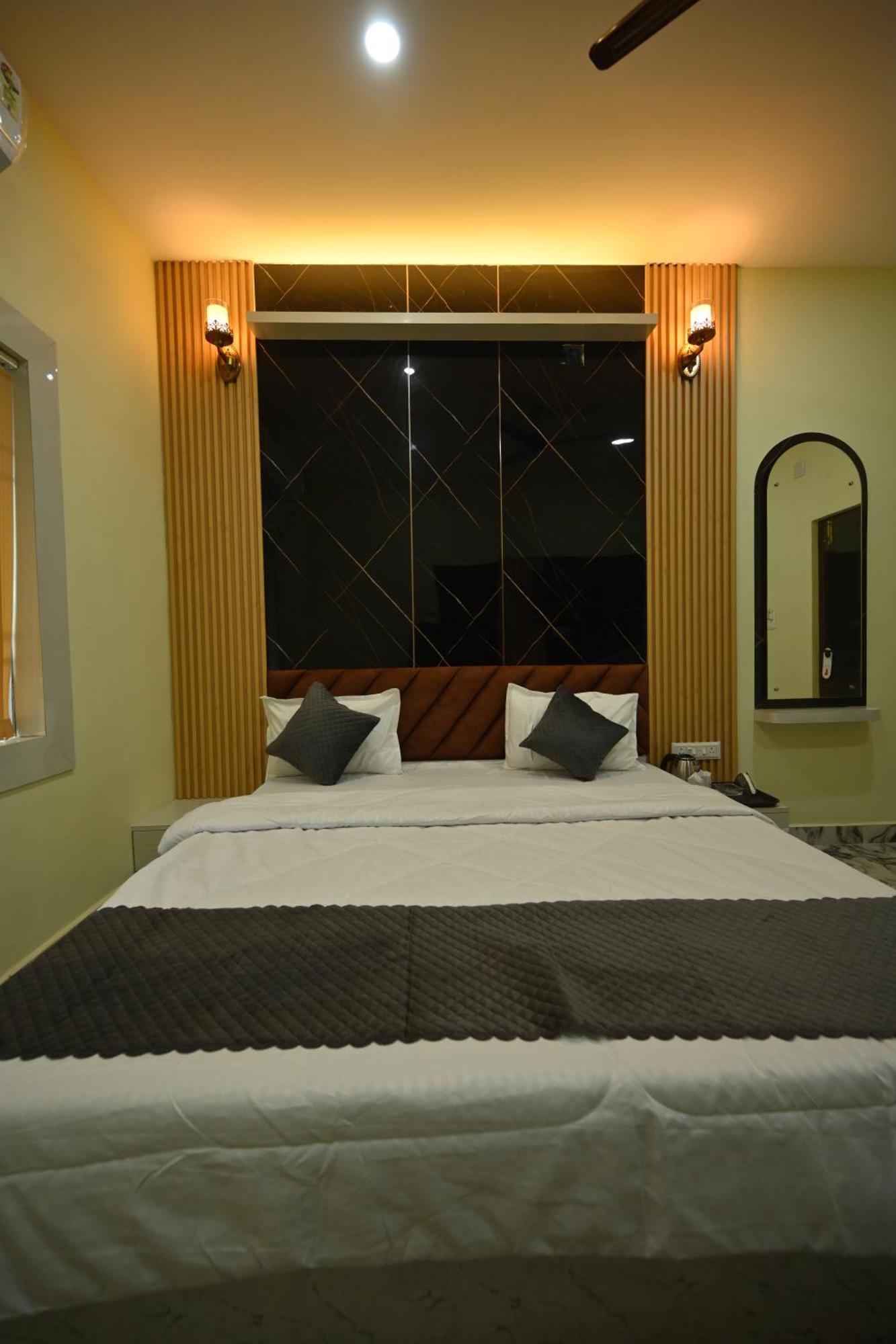 The Vintage Plaza Hotel Baripada Ngoại thất bức ảnh